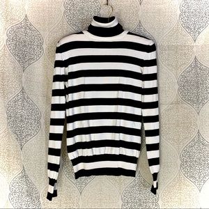 Women’s sz S B&W Striped Turtleneck